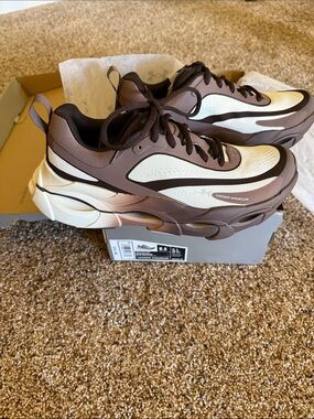 New in box Women’s Under Armour Halo Racer
Size 8.5